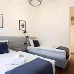 Luxury Riverside * براغ